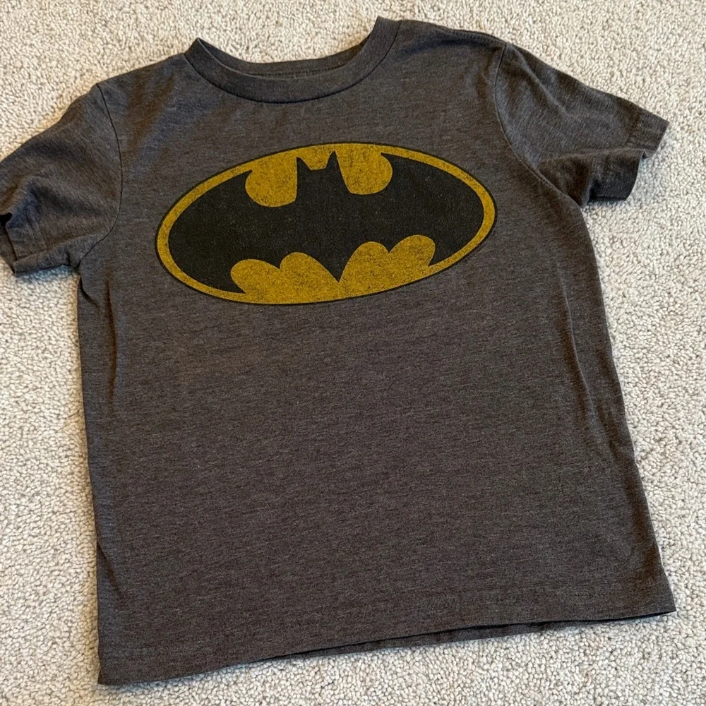 Old Navy Collectabilitees Gray T-Shirt - Picture 1 of 2